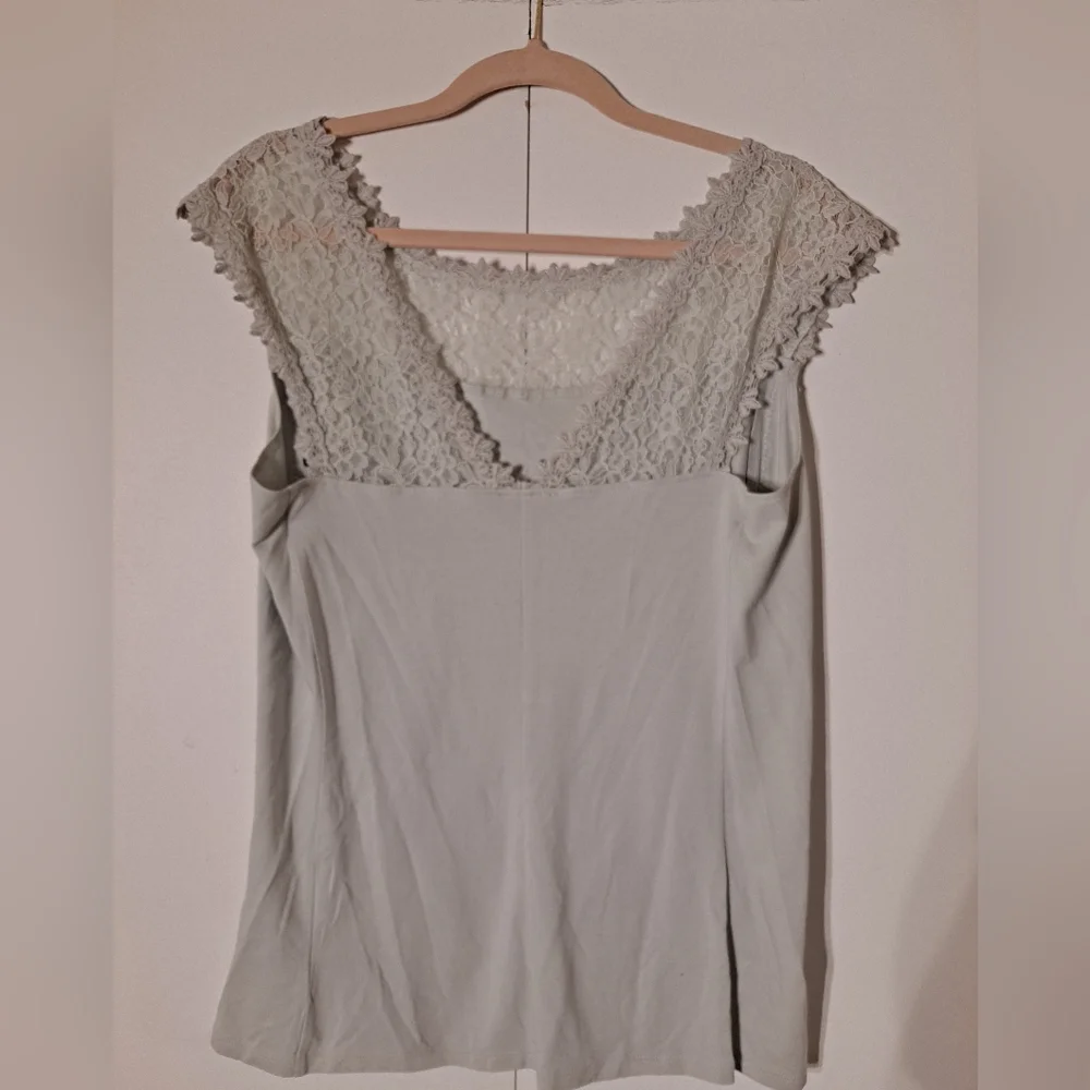 NWT Express Top - Picture 3 of 5